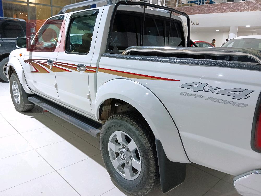 Nissan NP300